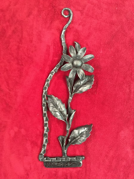wrought-iron-floral-daisy-wall-hanging